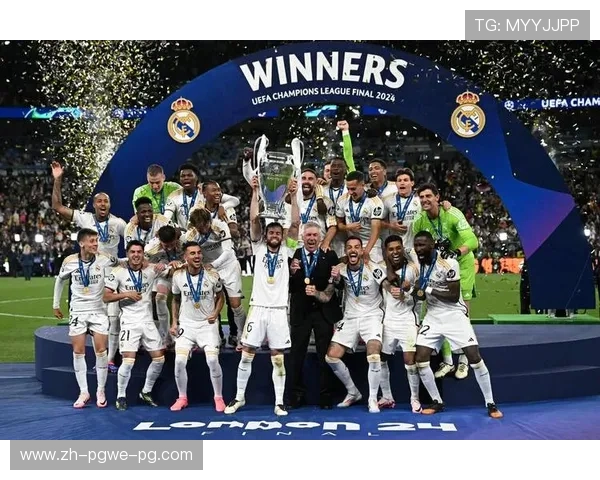 球员高举欧冠奖杯的经典瞬间 球员高举欧冠奖杯的经典瞬间